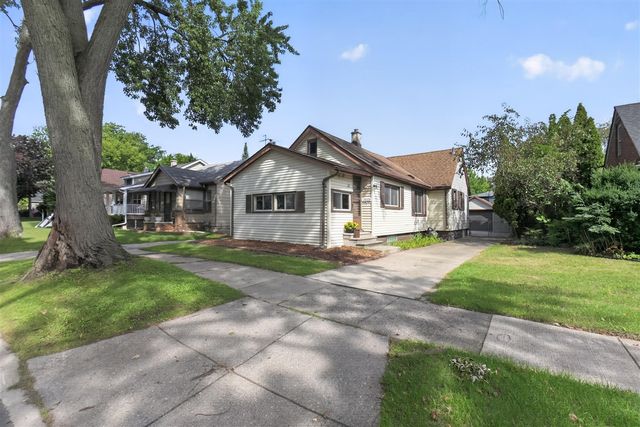 2022 Hampton Road, Grosse Pointe, MI 48236