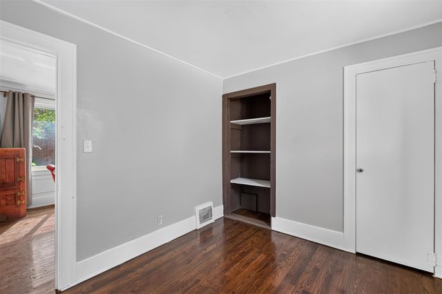 2022 Hampton Road, Grosse Pointe, MI 48236