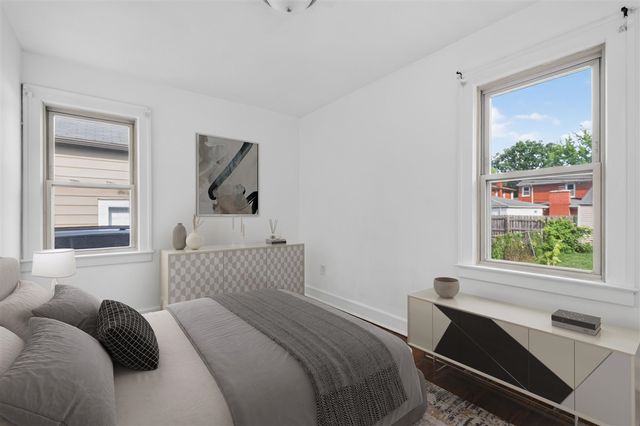 2022 Hampton Road, Grosse Pointe, MI 48236