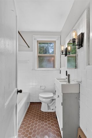 2022 Hampton Road, Grosse Pointe, MI 48236