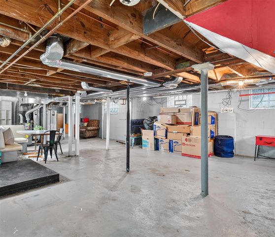 2022 Hampton Road, Grosse Pointe, MI 48236