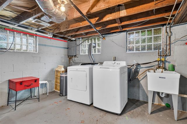 2022 Hampton Road, Grosse Pointe, MI 48236