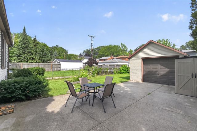 2022 Hampton Road, Grosse Pointe, MI 48236