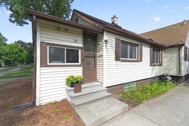 2022 Hampton Road, Grosse Pointe, MI 48236