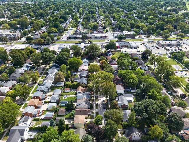 2022 Hampton Road, Grosse Pointe, MI 48236