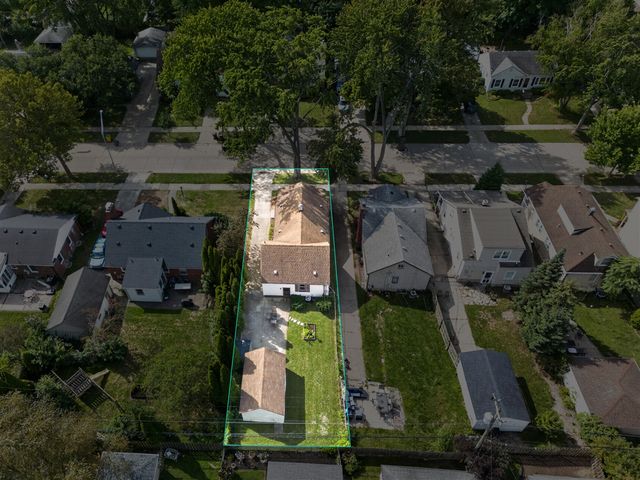 2022 Hampton Road, Grosse Pointe, MI 48236