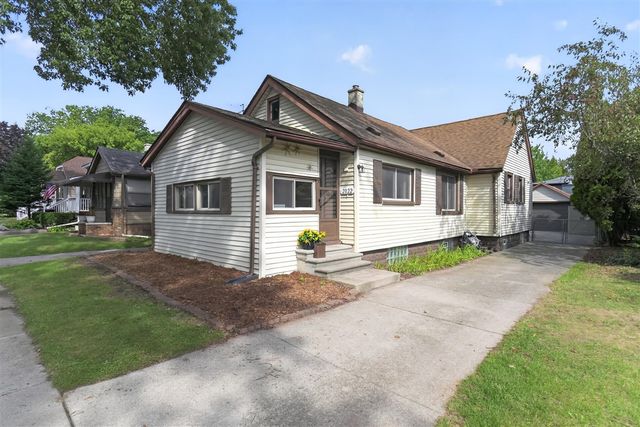 2022 Hampton Road, Grosse Pointe, MI 48236