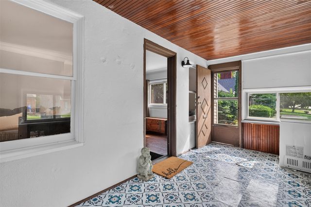 2022 Hampton Road, Grosse Pointe, MI 48236