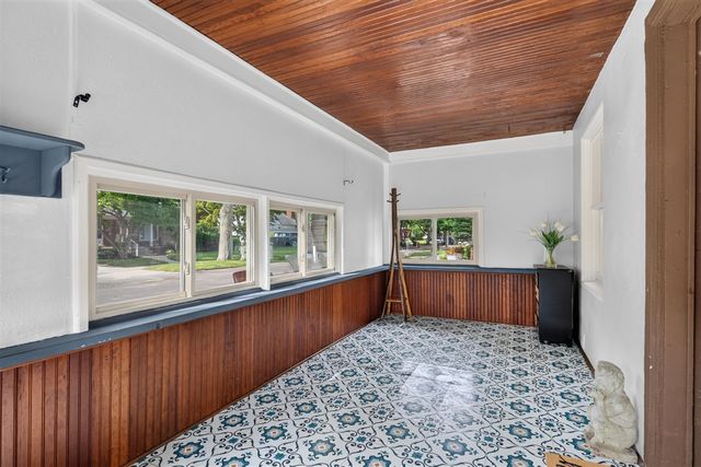 2022 Hampton Road, Grosse Pointe, MI 48236