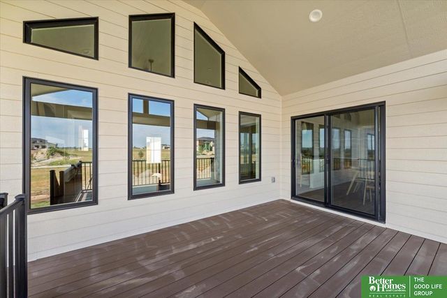 3639 S 218th Avenue, Elkhorn, NE 68022