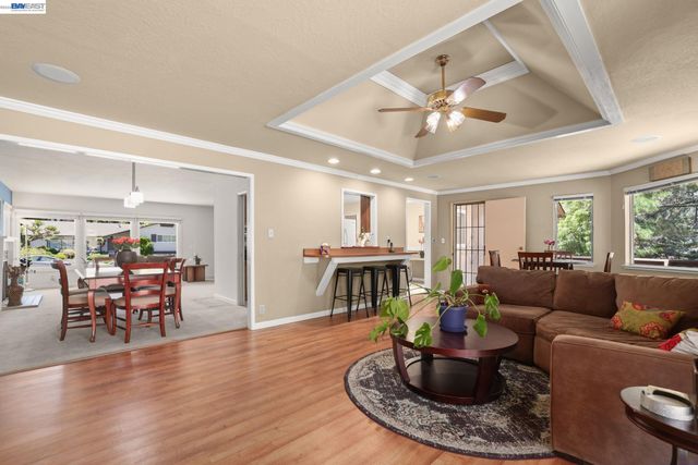 4815 Shetland Ave, Oakland, CA 94605