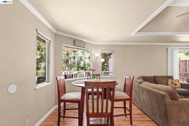 4815 Shetland Ave, Oakland, CA 94605