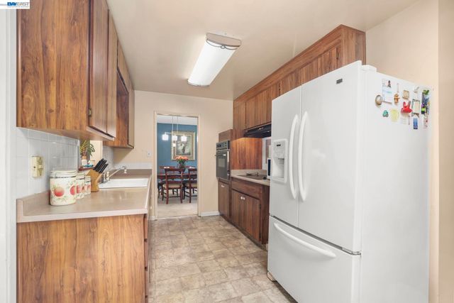 4815 Shetland Ave, Oakland, CA 94605