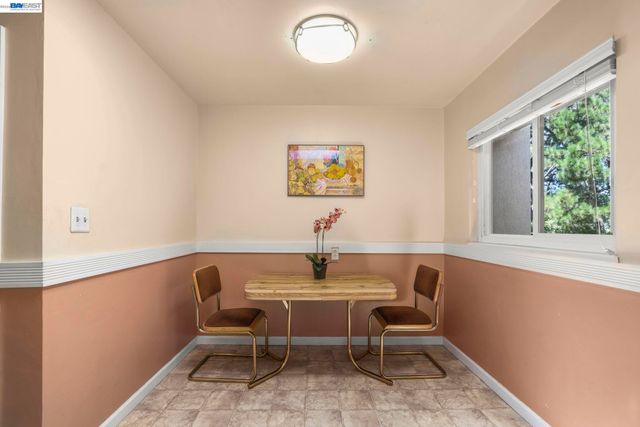 4815 Shetland Ave, Oakland, CA 94605