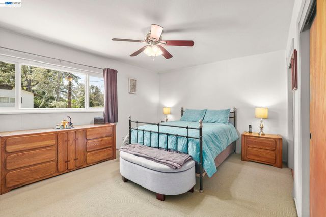 4815 Shetland Ave, Oakland, CA 94605