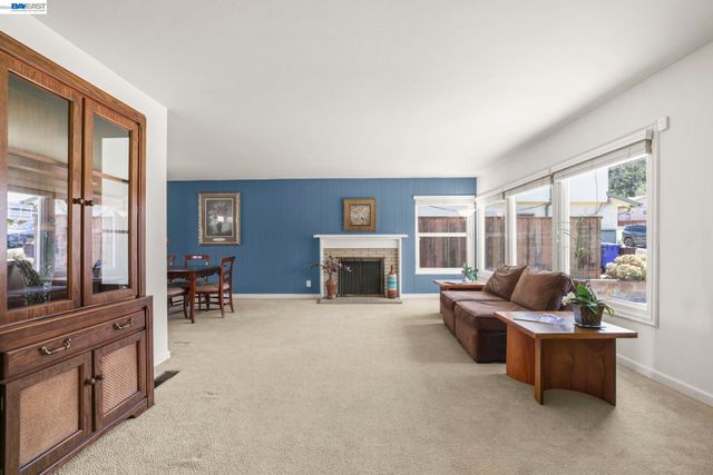 4815 Shetland Ave, Oakland, CA 94605