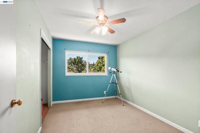 4815 Shetland Ave, Oakland, CA 94605