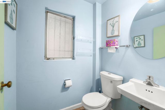 4815 Shetland Ave, Oakland, CA 94605