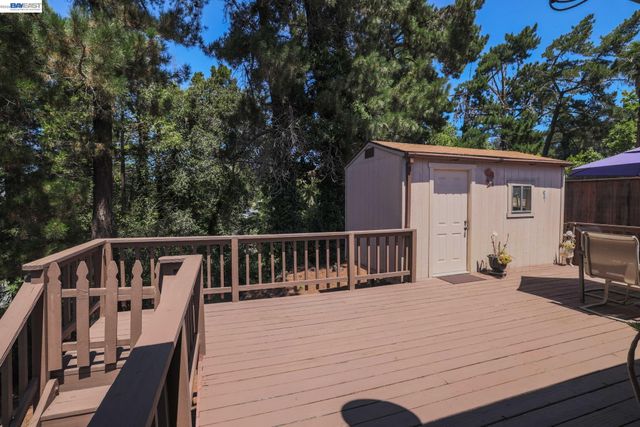 4815 Shetland Ave, Oakland, CA 94605