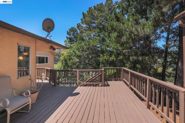 4815 Shetland Ave, Oakland, CA 94605