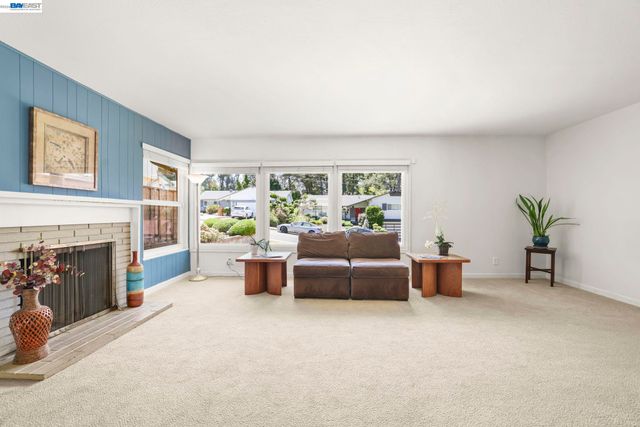 4815 Shetland Ave, Oakland, CA 94605