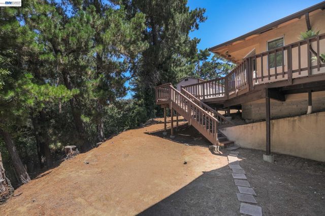 4815 Shetland Ave, Oakland, CA 94605