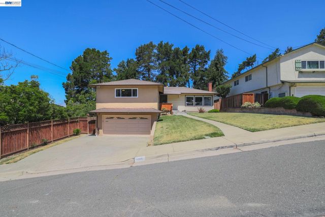 4815 Shetland Ave, Oakland, CA 94605