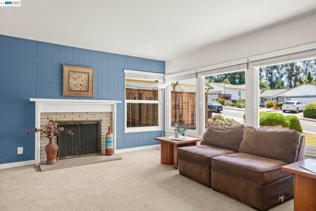 4815 Shetland Ave, Oakland, CA 94605