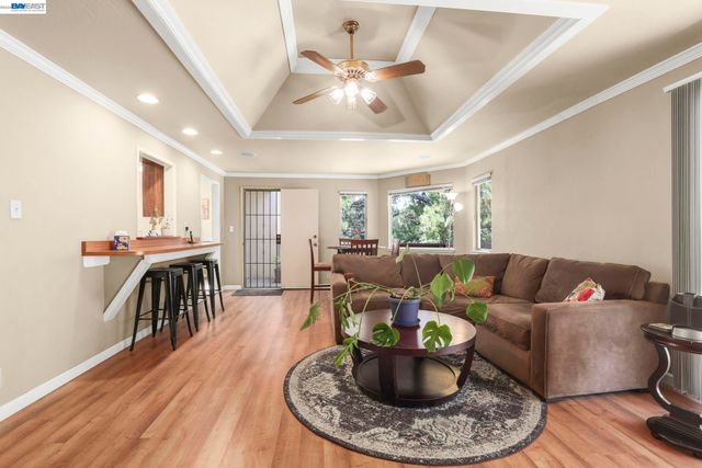 4815 Shetland Ave, Oakland, CA 94605