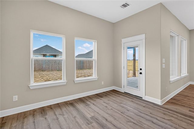 212 Orchard Cove, Snook, TX 77878