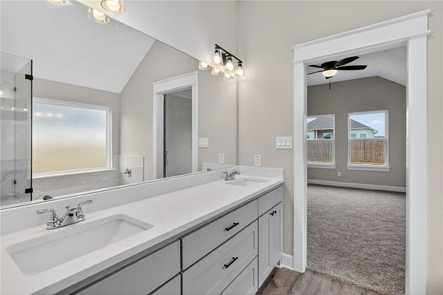 212 Orchard Cove, Snook, TX 77878