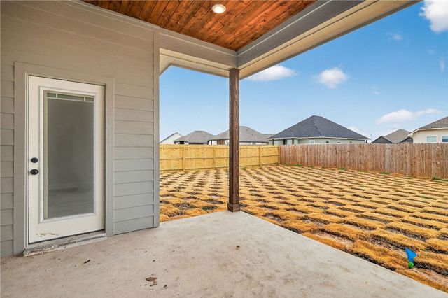 212 Orchard Cove, Snook, TX 77878