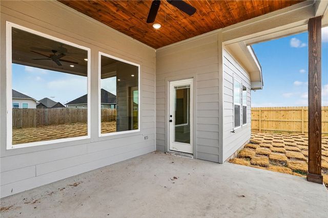 212 Orchard Cove, Snook, TX 77878