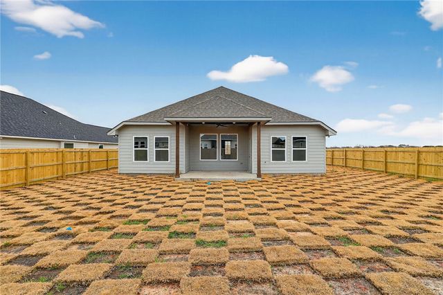 212 Orchard Cove, Snook, TX 77878