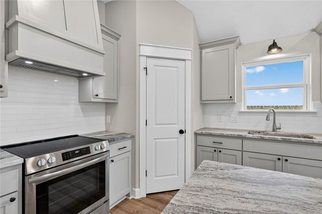 212 Orchard Cove, Snook, TX 77878