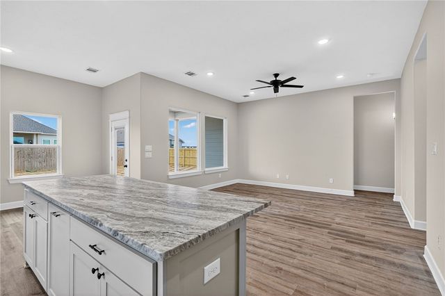 212 Orchard Cove, Snook, TX 77878