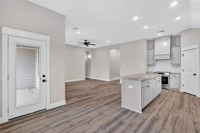 212 Orchard Cove, Snook, TX 77878