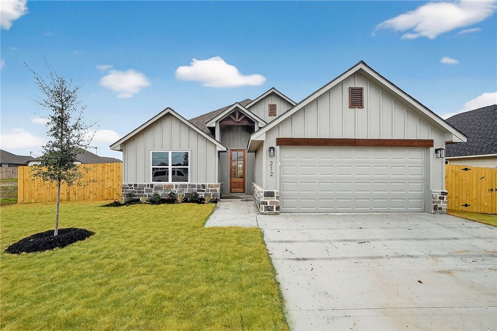 212 Orchard Cove, Snook, TX 77878