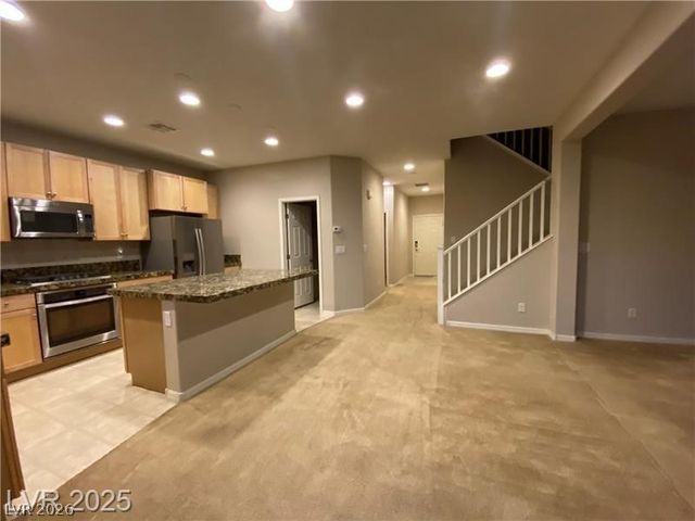 8065 Ancient Oaks Avenue, Las Vegas, NV 89113