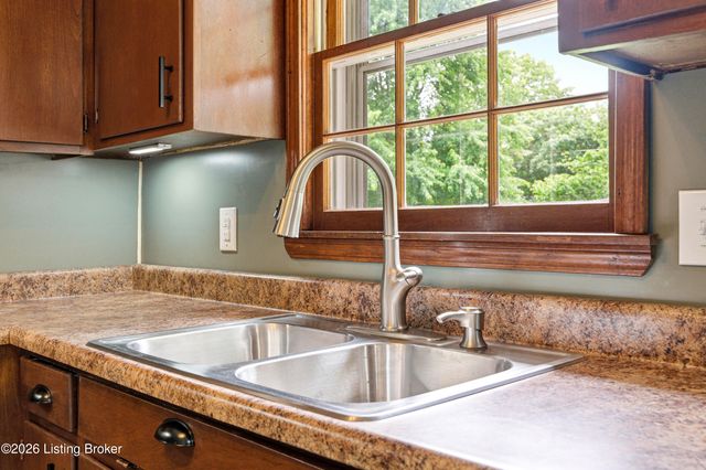 2707 Oakwood Dr, Bardstown, KY 40004