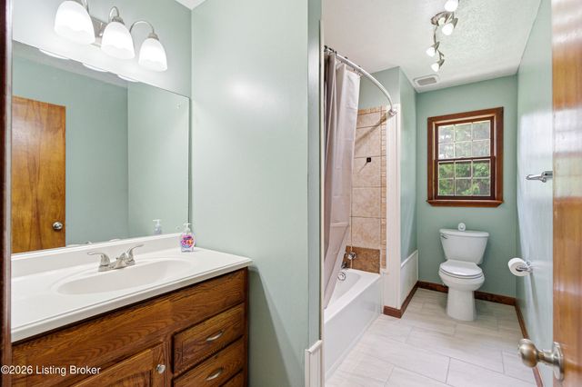 2707 Oakwood Dr, Bardstown, KY 40004