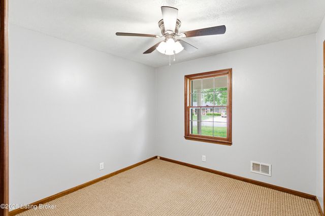 2707 Oakwood Dr, Bardstown, KY 40004