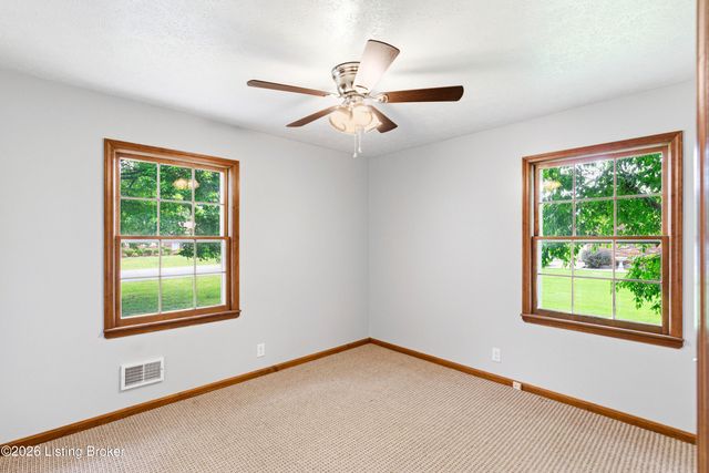 2707 Oakwood Dr, Bardstown, KY 40004