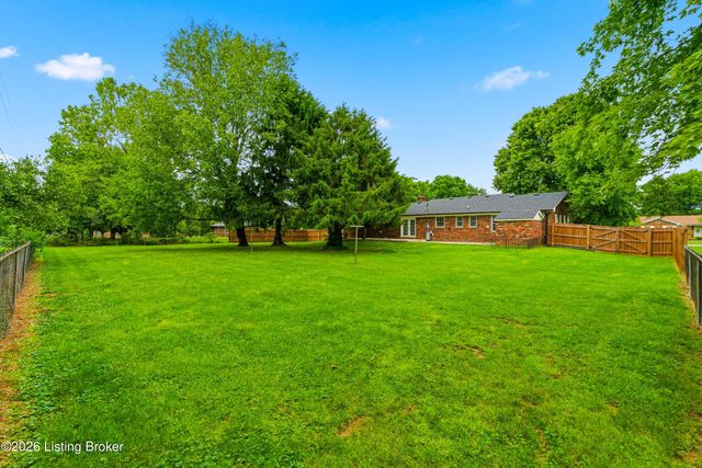 2707 Oakwood Dr, Bardstown, KY 40004