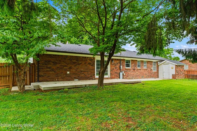 2707 Oakwood Dr, Bardstown, KY 40004