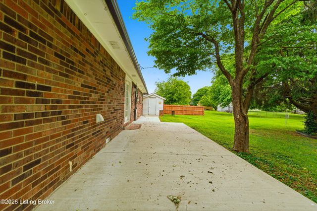 2707 Oakwood Dr, Bardstown, KY 40004