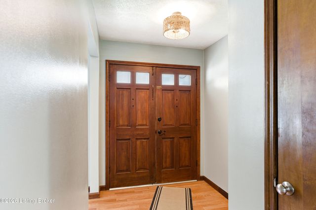 2707 Oakwood Dr, Bardstown, KY 40004
