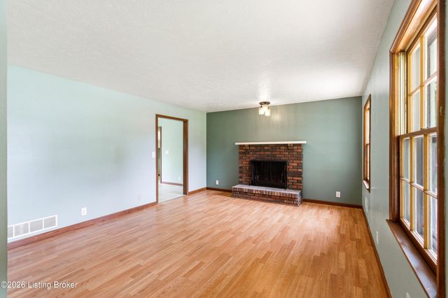 2707 Oakwood Dr, Bardstown, KY 40004