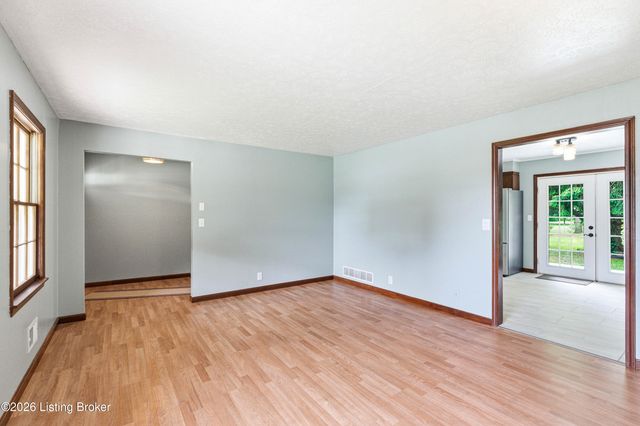 2707 Oakwood Dr, Bardstown, KY 40004