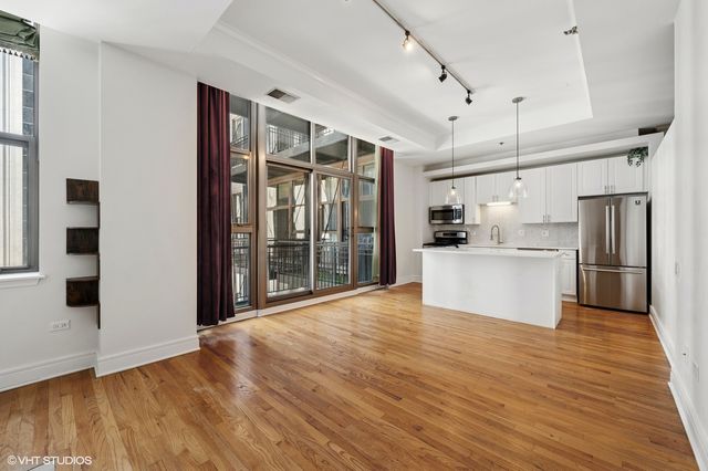 212 W WASHINGTON Street 1006, Chicago, IL 60606